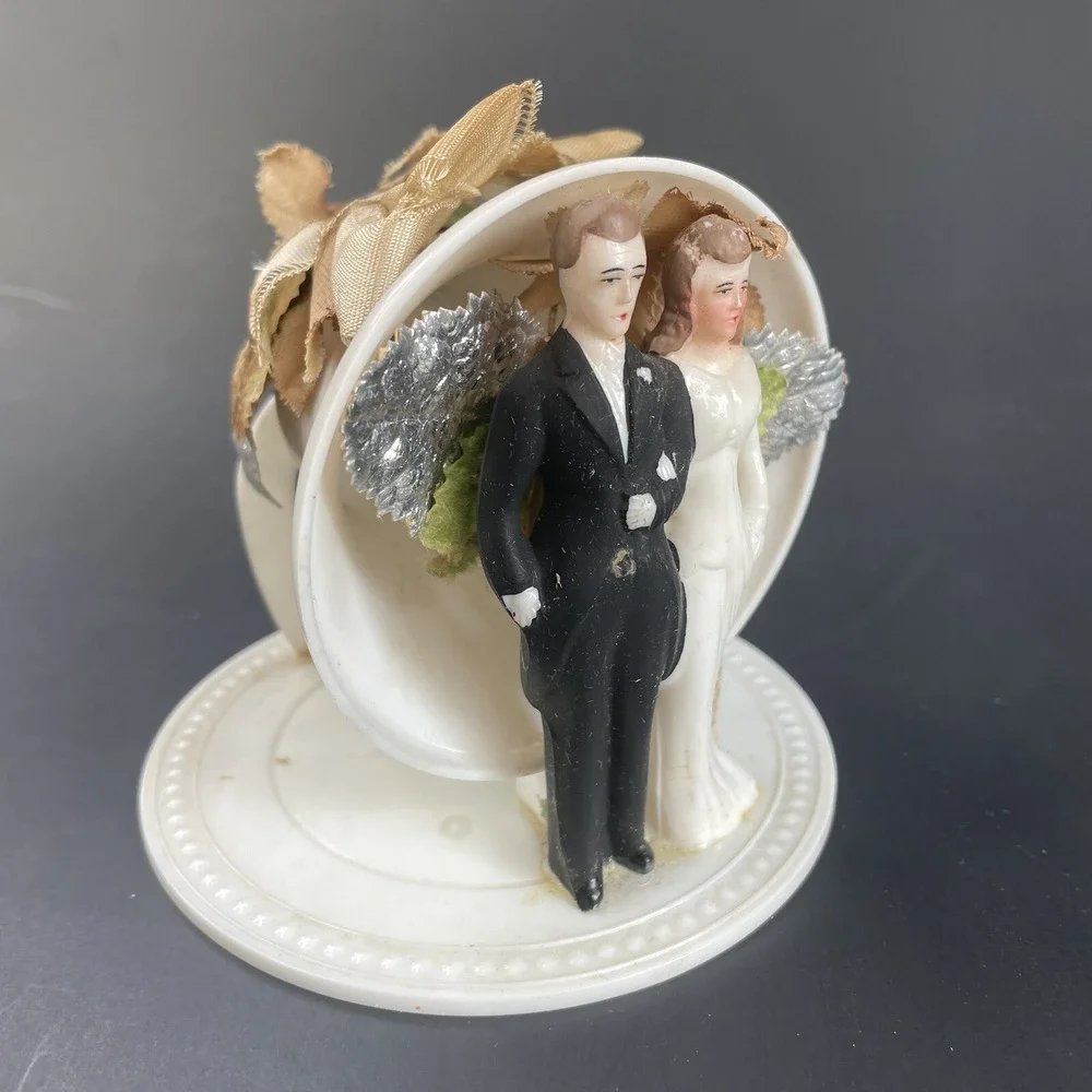 1940s Wedding Cake Topper Bride Groom Bell‎ Ribbon White Plastic Couple VTG